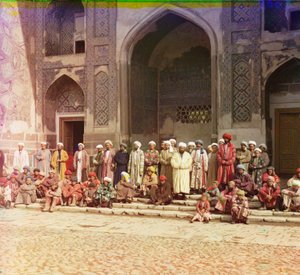 Auf den Stufen der Moschee in Samarkand, 1905-1915